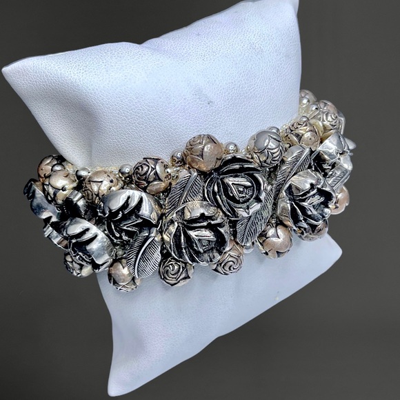 🌺SALE! Vintage Silver Rose Bracelet - Picture 3 of 13
